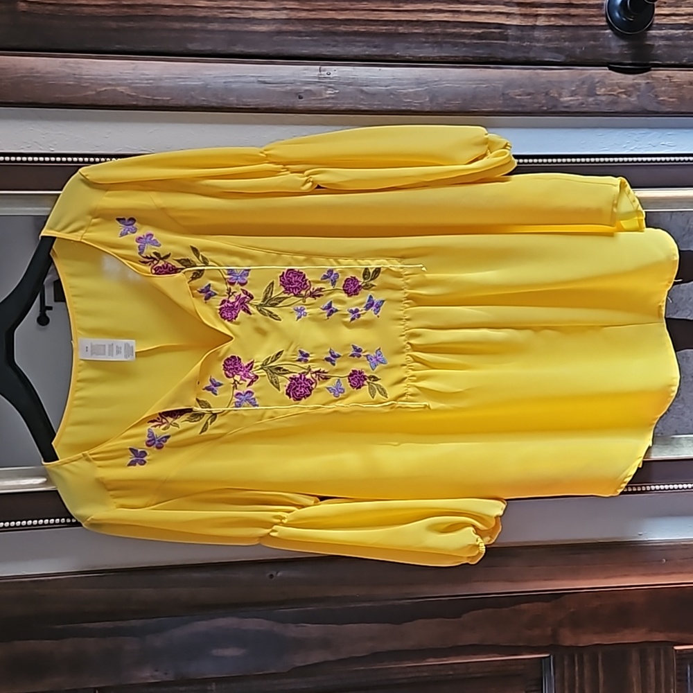 Yellow tunic top with embroidery